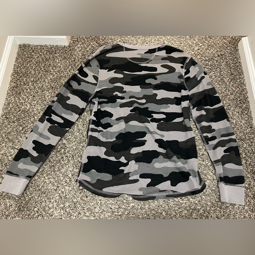 Lucky Brand Gray and Black Camo Top Size Large NWOT - Picture 4 of 4